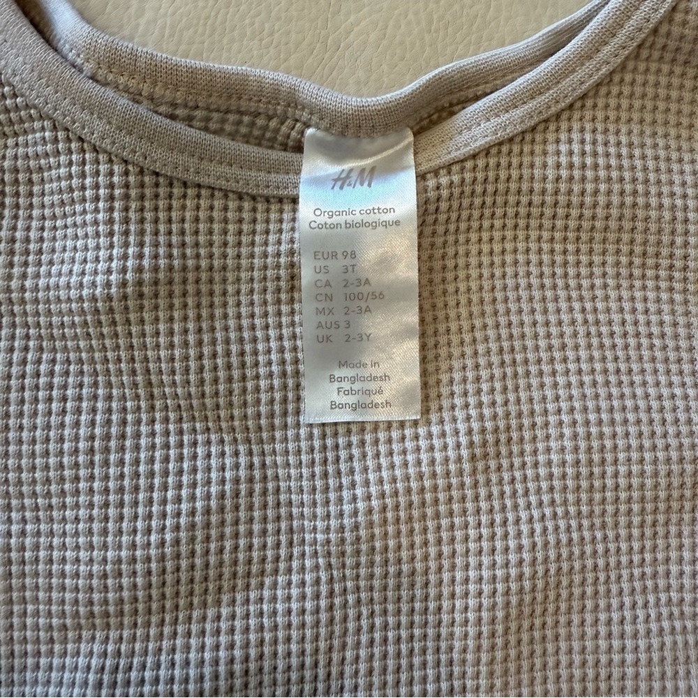 H&M neutral shirt and pant set - Picture 9 of 9